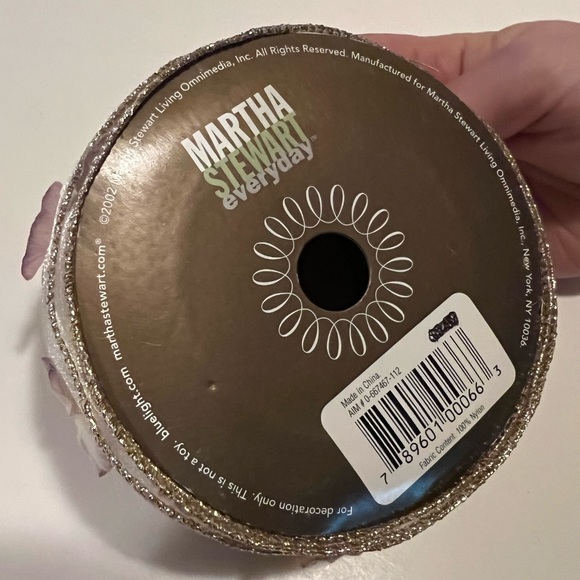 MARTHA STEWART EVERYDAY WINTER BLOSSOMS WIRED EDGE RIBBON. - Picture 5 of 6